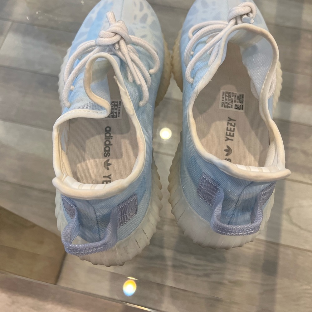 adidas Yeezy
YEEZY Boost 350 V2 "Mono Ice" sneakers - Picture 2 of 3